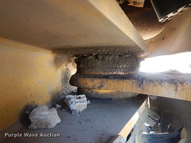 image for item HY9982 2012 John Deere 724K  wheel loader