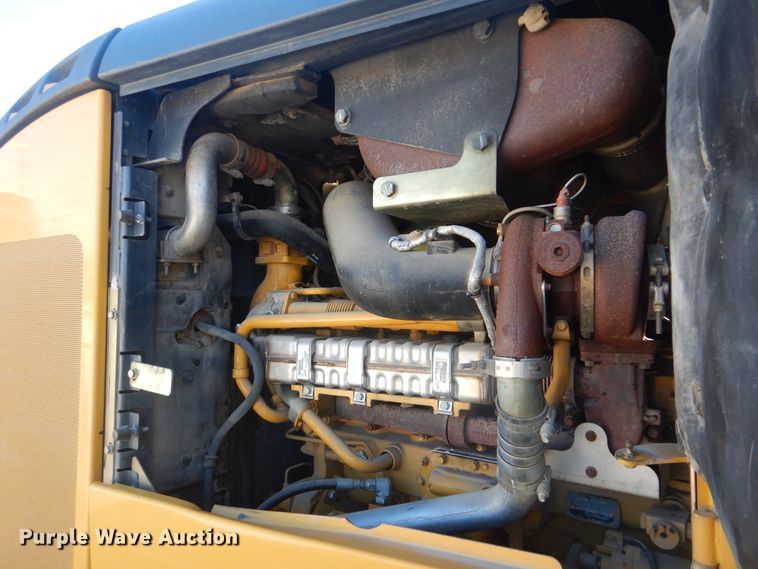 image for item HY9982 2012 John Deere 724K  wheel loader