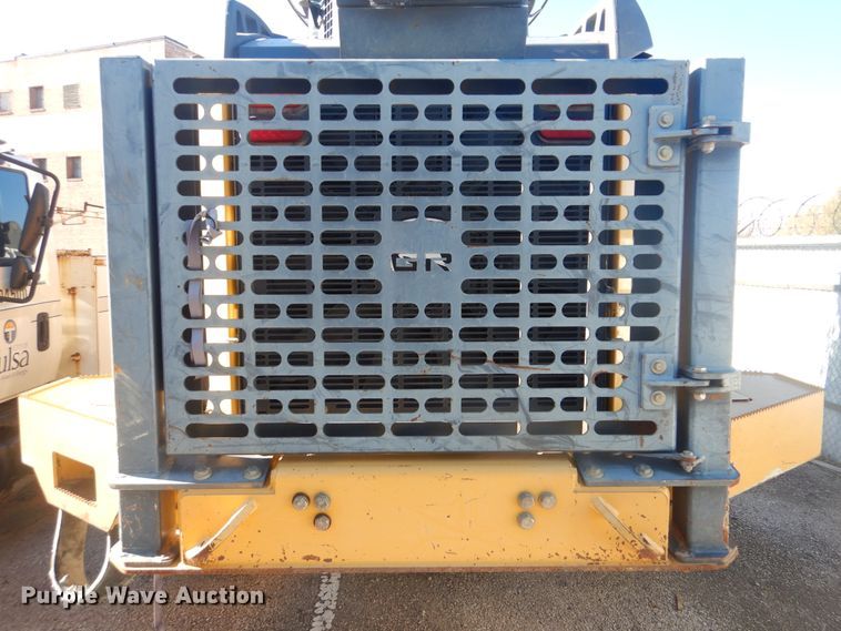 image for item HY9982 2012 John Deere 724K  wheel loader