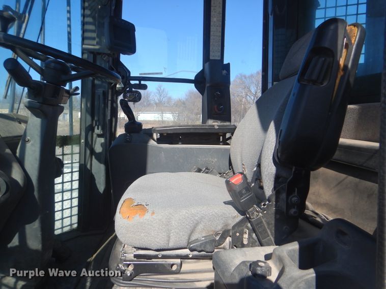 image for item HY9982 2012 John Deere 724K  wheel loader