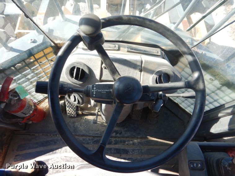 image for item HY9982 2012 John Deere 724K  wheel loader