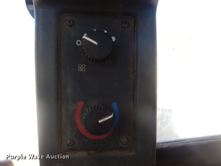 image for item HY9982 2012 John Deere 724K  wheel loader