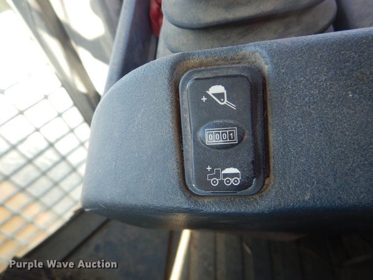 image for item HY9982 2012 John Deere 724K  wheel loader