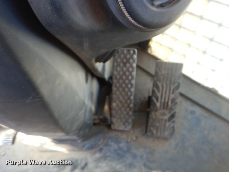 image for item HY9982 2012 John Deere 724K  wheel loader