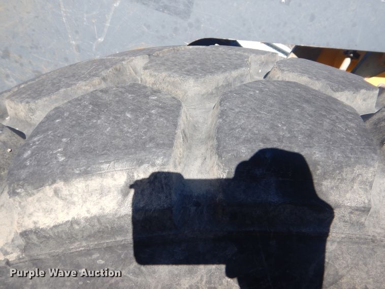 image for item HY9982 2012 John Deere 724K  wheel loader