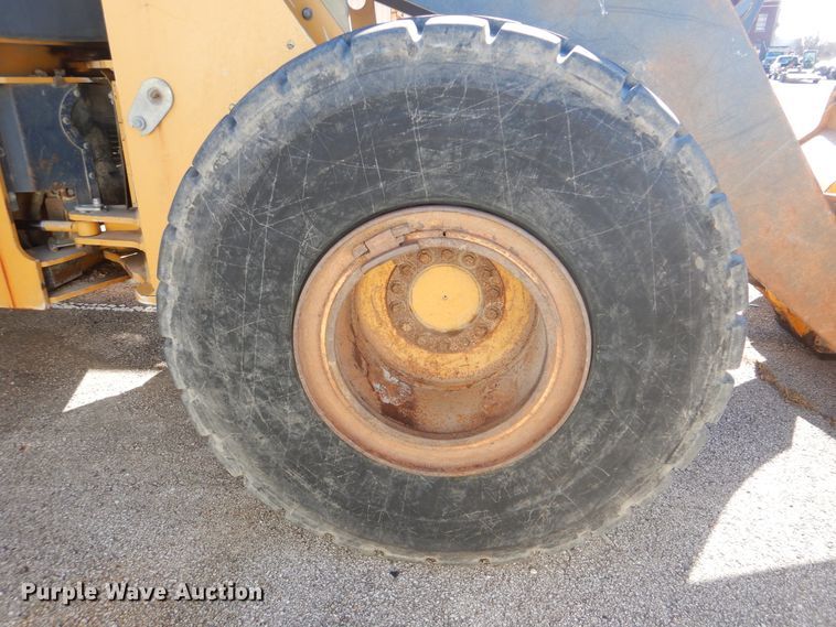 image for item HY9982 2012 John Deere 724K  wheel loader