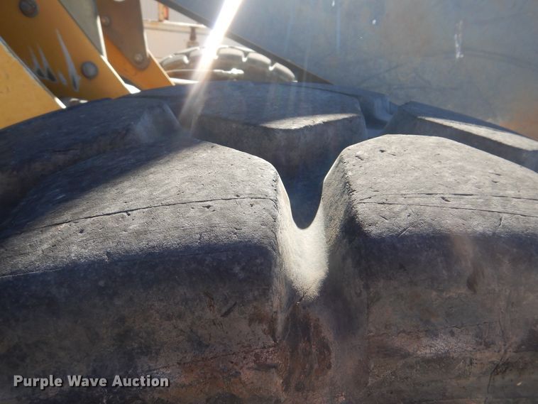 image for item HY9982 2012 John Deere 724K  wheel loader