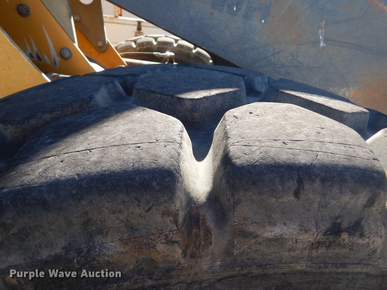 image for item HY9982 2012 John Deere 724K  wheel loader