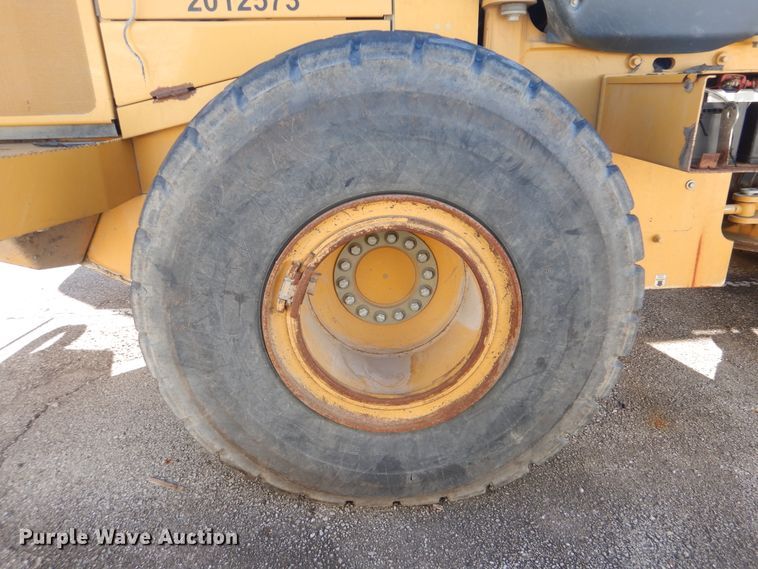 image for item HY9982 2012 John Deere 724K  wheel loader