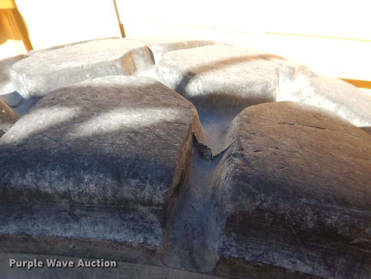 image for item HY9982 2012 John Deere 724K  wheel loader