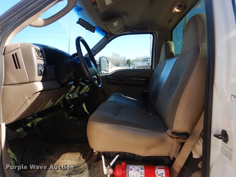 image for item HY9984 2003 Ford F450 Super Duty  service truck