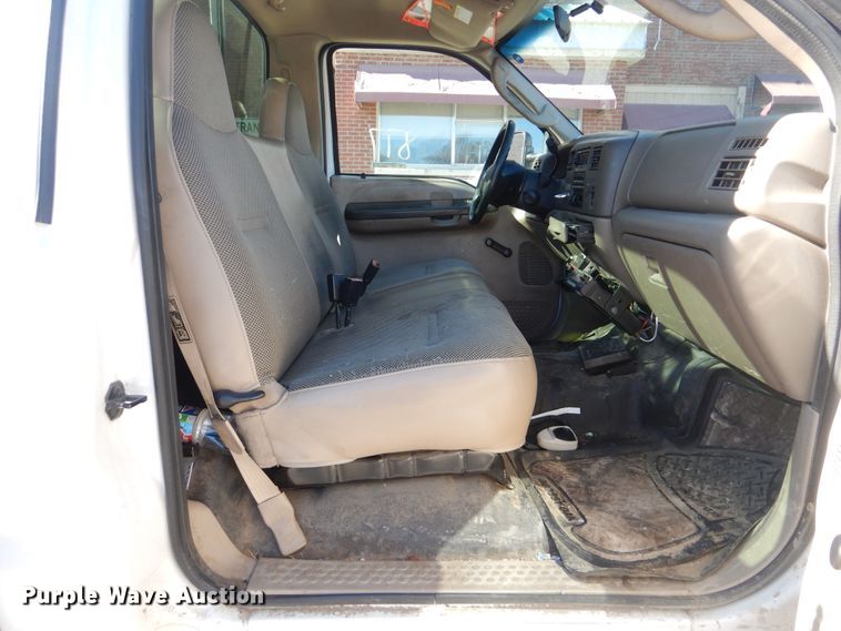 image for item HY9984 2003 Ford F450 Super Duty  service truck