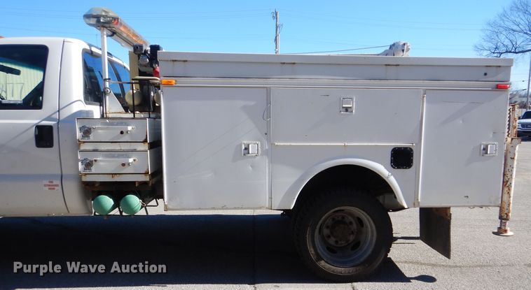 image for item HY9984 2003 Ford F450 Super Duty  service truck