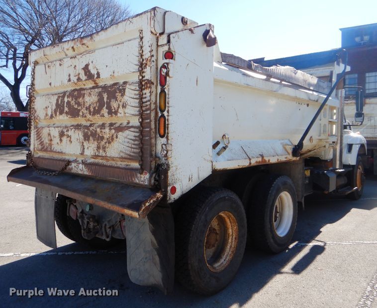 image for item HY9986 2009 International 7400  dump truck