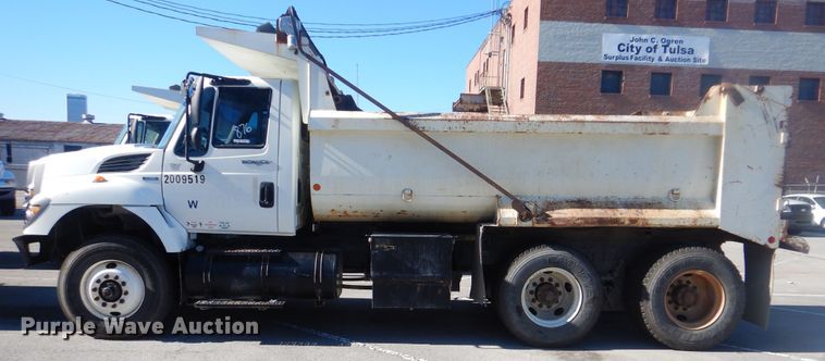 image for item HY9986 2009 International 7400  dump truck