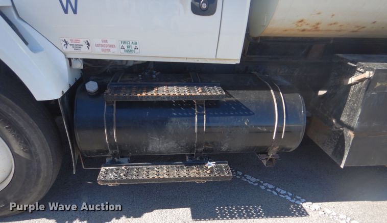 image for item HY9986 2009 International 7400  dump truck