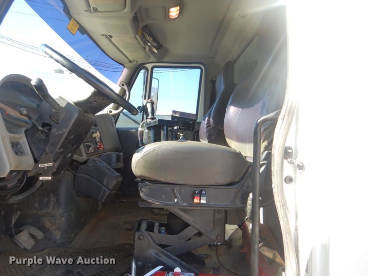 image for item HY9986 2009 International 7400  dump truck