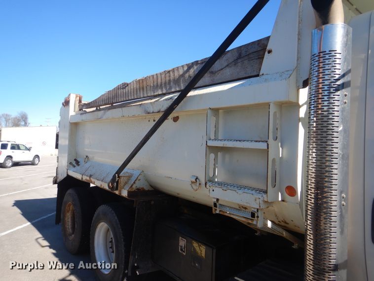 image for item HY9986 2009 International 7400  dump truck
