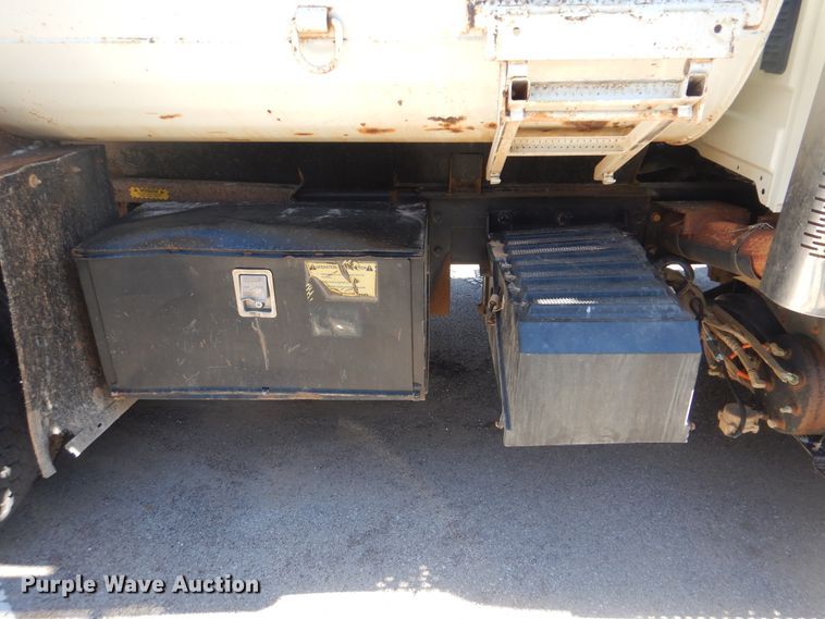 image for item HY9986 2009 International 7400  dump truck