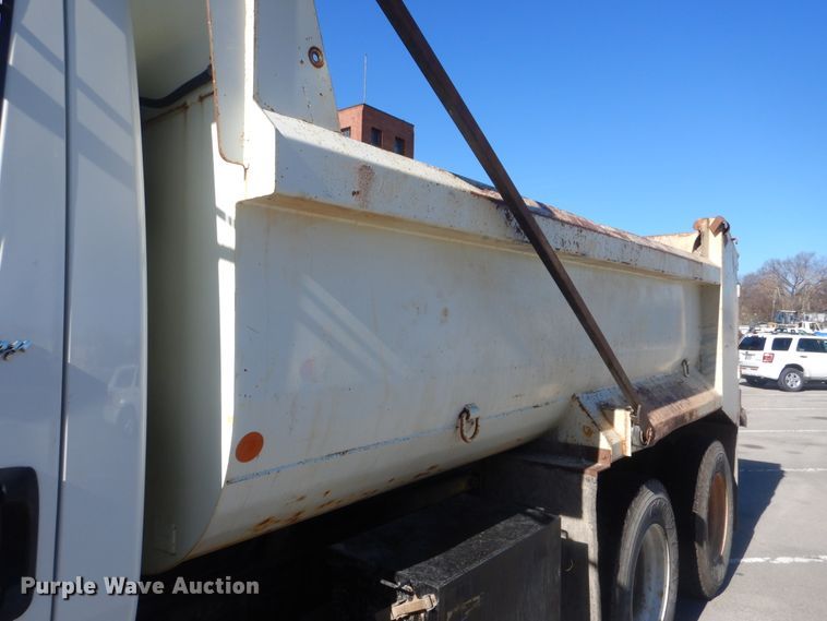 image for item HY9986 2009 International 7400  dump truck