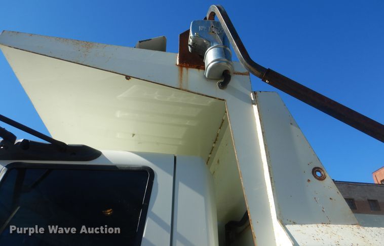 image for item HY9986 2009 International 7400  dump truck