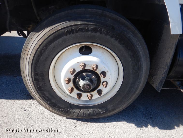 image for item HY9986 2009 International 7400  dump truck