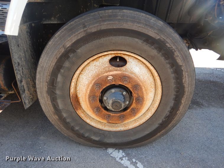 image for item HY9986 2009 International 7400  dump truck