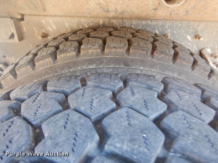 image for item HY9986 2009 International 7400  dump truck