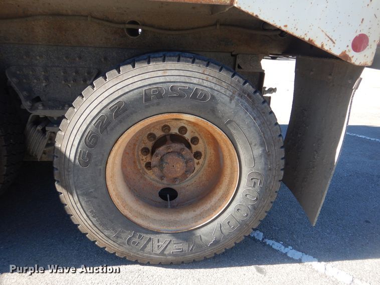 image for item HY9986 2009 International 7400  dump truck