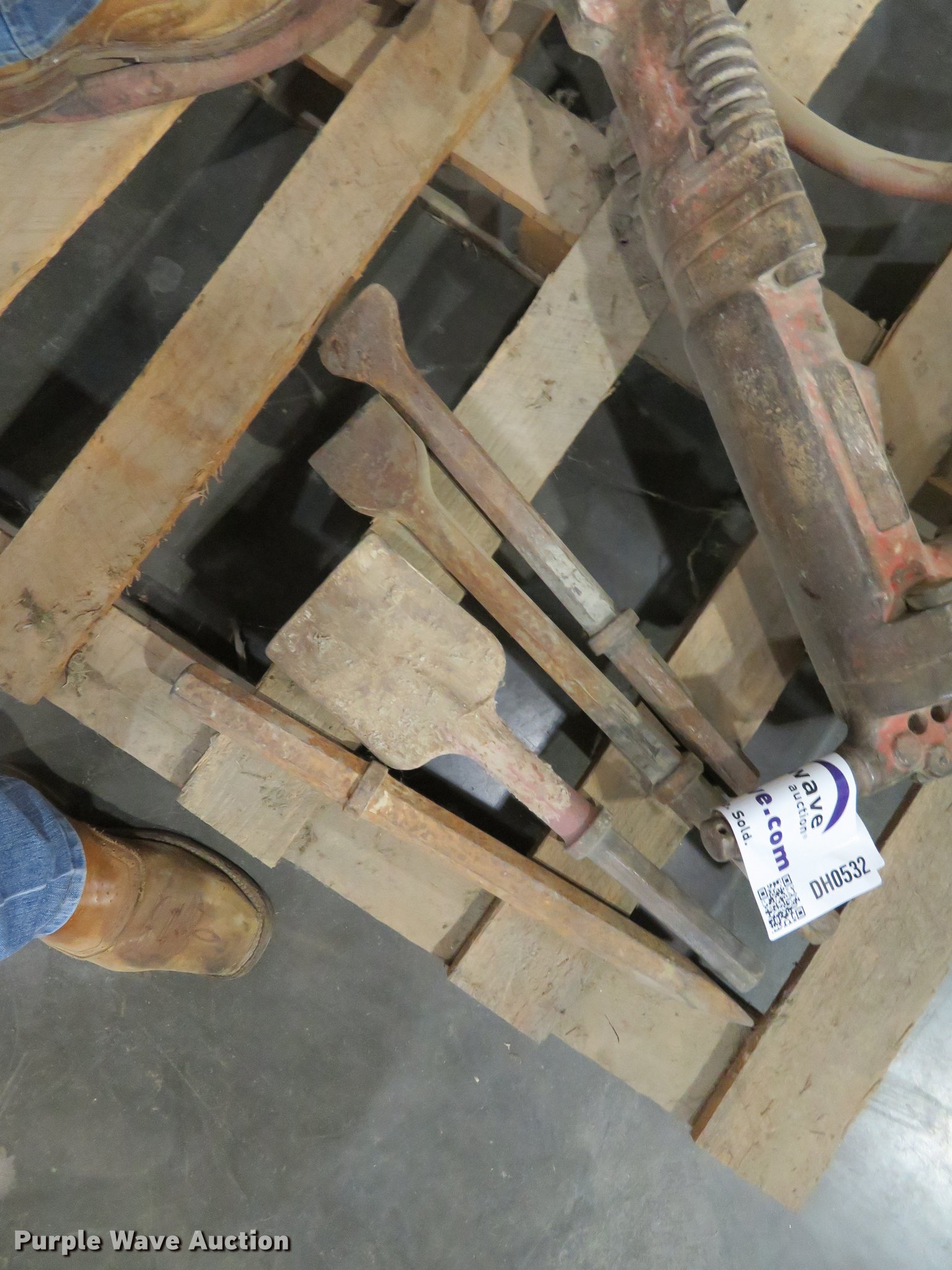 Thor 2413 jack hammer in Cape Girardeau, MO | Item DH0532 sold | Purple Wave