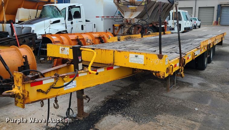 image for item DF3203 2006 Towmaster T-24T tilt deck equipment trailer