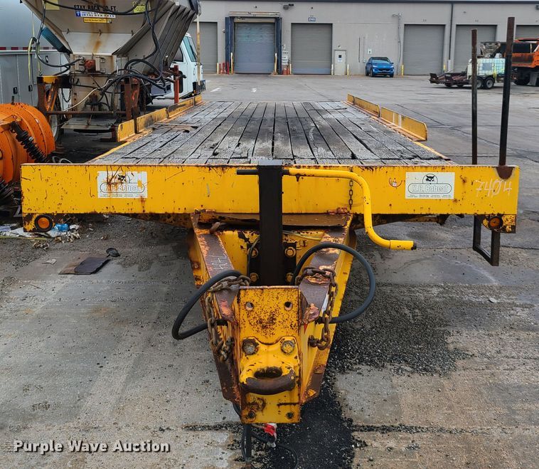 image for item DF3203 2006 Towmaster T-24T tilt deck equipment trailer