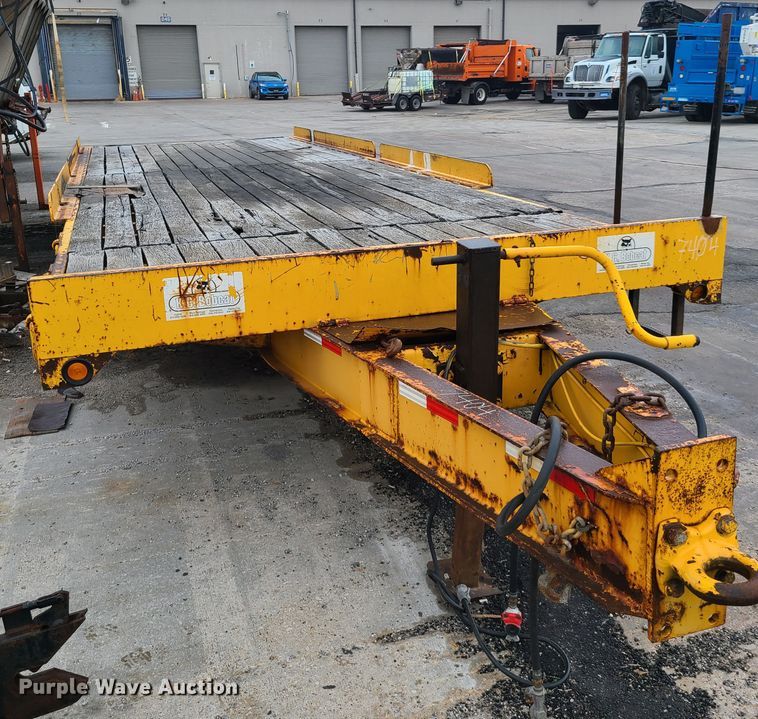image for item DF3203 2006 Towmaster T-24T tilt deck equipment trailer