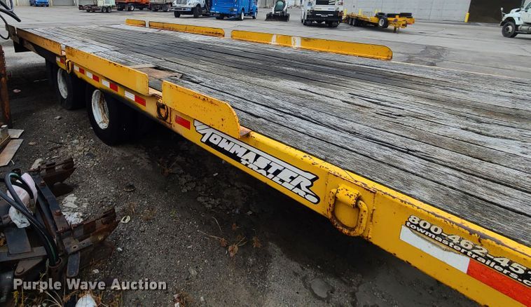 image for item DF3203 2006 Towmaster T-24T tilt deck equipment trailer