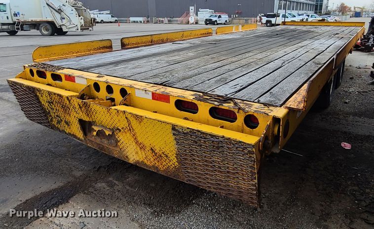 image for item DF3203 2006 Towmaster T-24T tilt deck equipment trailer