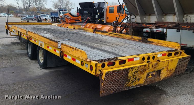 image for item DF3203 2006 Towmaster T-24T tilt deck equipment trailer