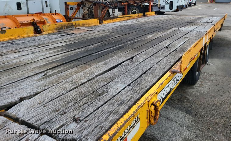 image for item DF3203 2006 Towmaster T-24T tilt deck equipment trailer