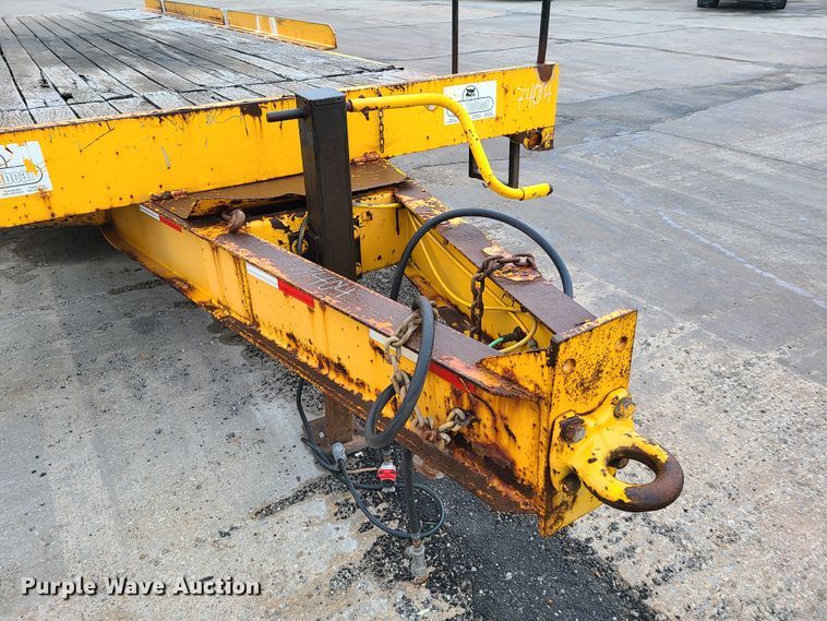image for item DF3203 2006 Towmaster T-24T tilt deck equipment trailer