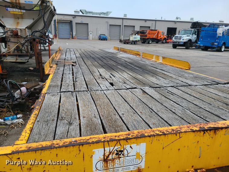 image for item DF3203 2006 Towmaster T-24T tilt deck equipment trailer