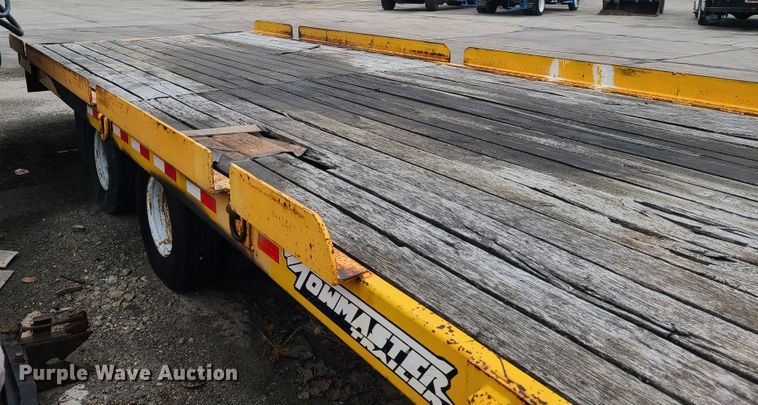 image for item DF3203 2006 Towmaster T-24T tilt deck equipment trailer