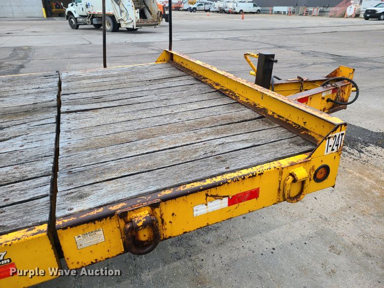 image for item DF3203 2006 Towmaster T-24T tilt deck equipment trailer