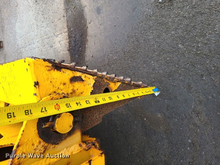 image for item DF3203 2006 Towmaster T-24T tilt deck equipment trailer