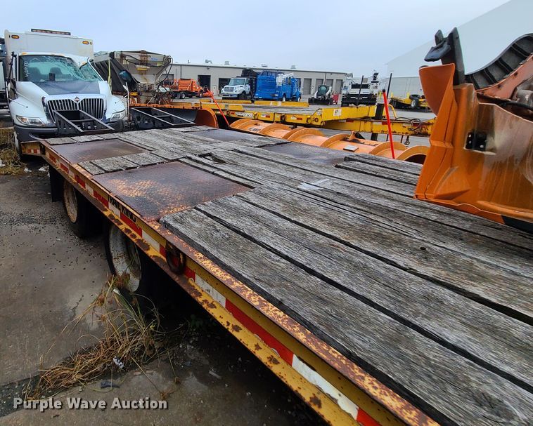 image for item DF3205 1998 Trail King 40LP equipment trailer