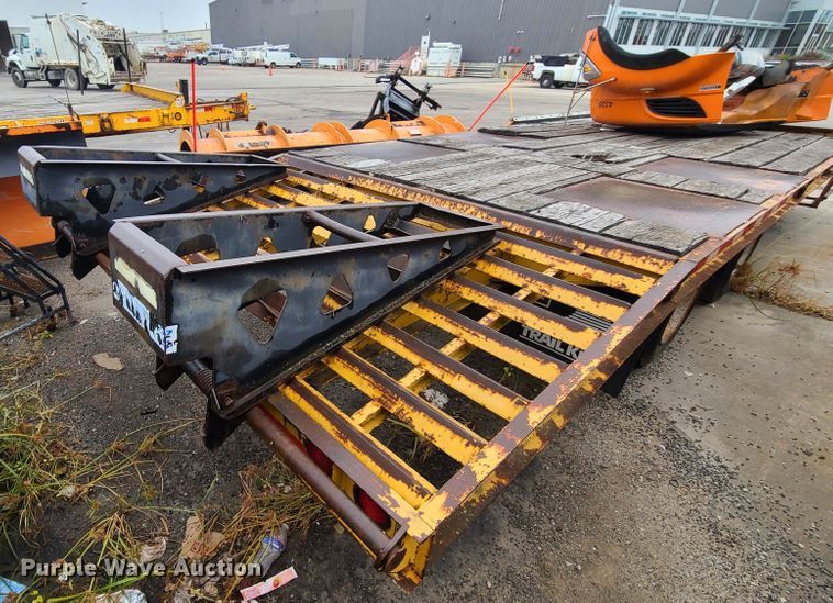 image for item DF3205 1998 Trail King 40LP equipment trailer