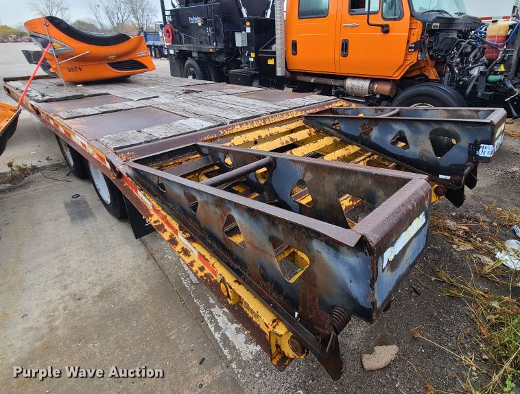 image for item DF3205 1998 Trail King 40LP equipment trailer