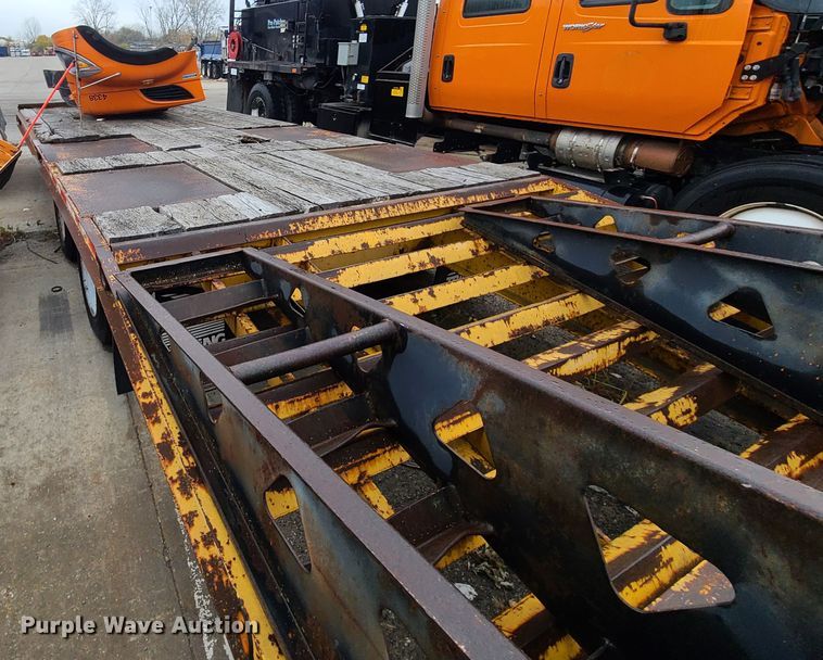 image for item DF3205 1998 Trail King 40LP equipment trailer