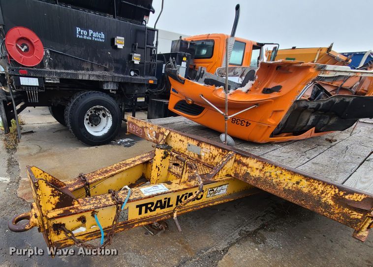 image for item DF3205 1998 Trail King 40LP equipment trailer