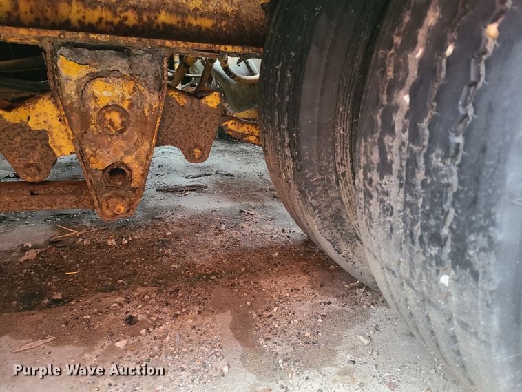 image for item DF3205 1998 Trail King 40LP equipment trailer