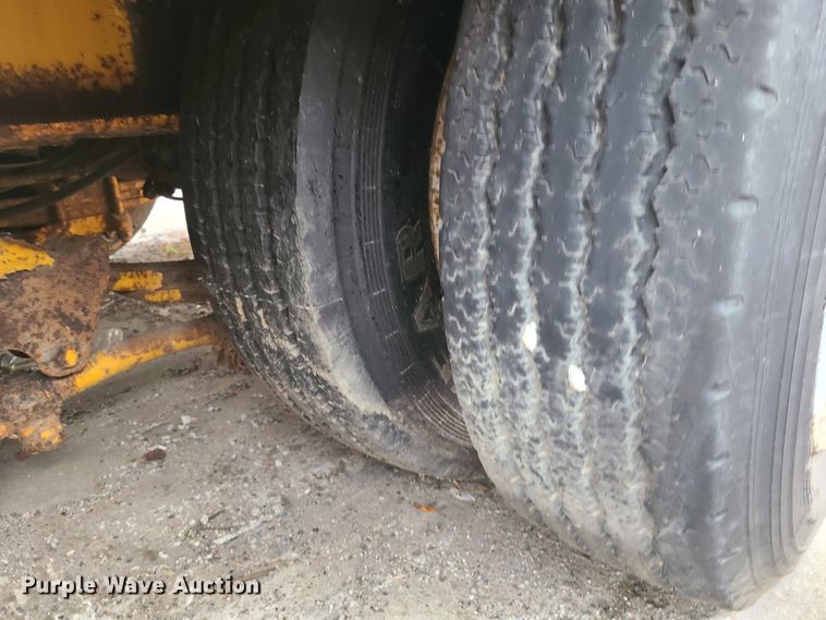 image for item DF3205 1998 Trail King 40LP equipment trailer