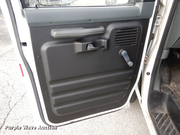 image for item DF3211 1996 Ford Club Wagon  van